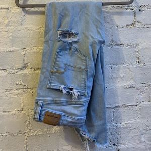 Distressed high waisted jeans